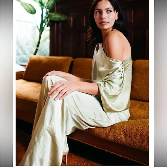 Elliatt Amari Satin Off The Shoulder Jumpsuit Size XS In Black - Picture 6 of 16